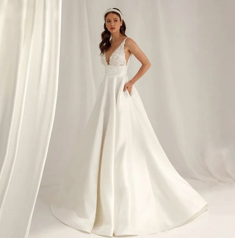  A Linie Empire Brautkleid Levke mit V Ausschnitt und Spitze Bodenlang