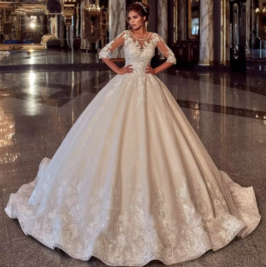 Ball Linie Brautkleid Callista mit Dreiviertel Ärmel und Tattoo Spitze