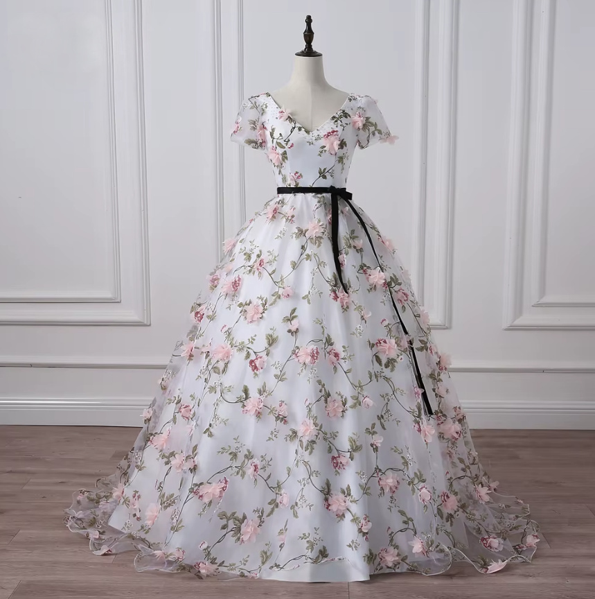 Ball Linie Brautkleid Dominique mit Ärmel und Blumen Spitze