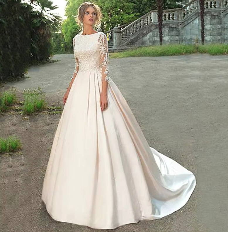 A Linie Brautkleid Dala mit Spitzen Applikationen Lang