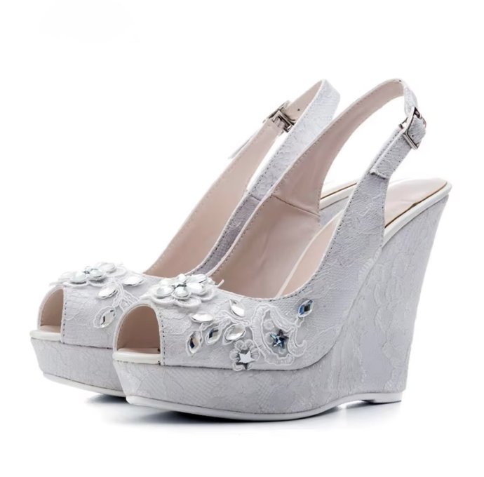 Peep Toe Pumps Brautschuhe Davinia mit Blumen Spitze und Strass