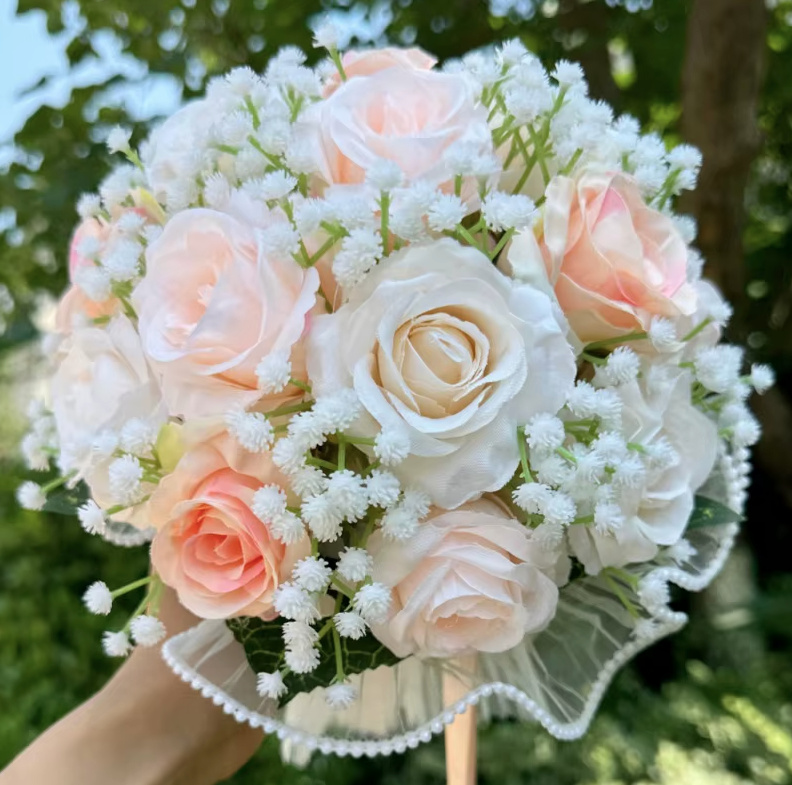 Braut Blumenstrauß Evita Rund in Champagne mit Rosen