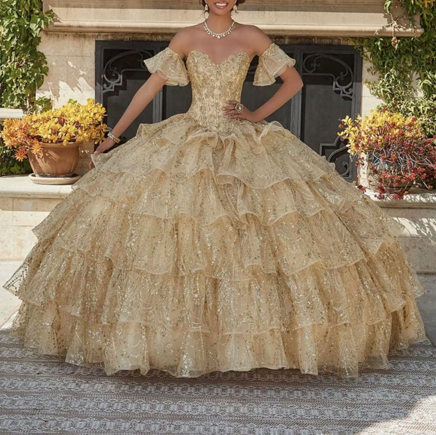 Schulterfreies Ball Linie Prinzessin Brautkleid Emelie Champagne mit Rüschen Pailletten Perlen und Stickereien