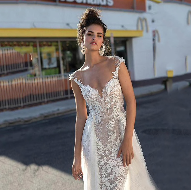 Glamouröses Hochzeitskleid mit abnehmbarer Schleppe